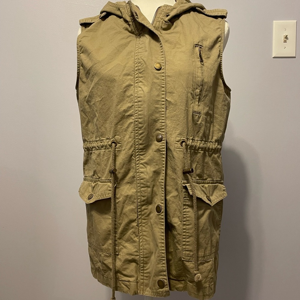 Hooded Cargo Vest